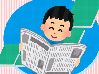 日本地図と新聞を読んでいる男性